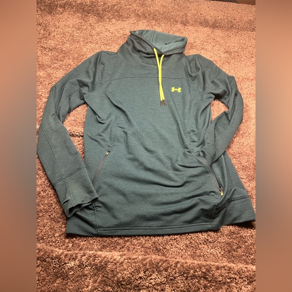 Under Armour Tops - Ladies Under Armour pullover